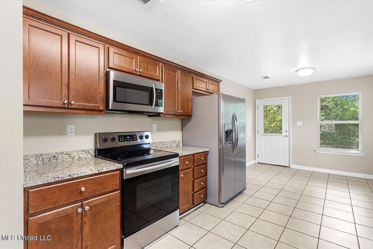 390 Rosalie Maria Dr Biloxi, MS 39531 | Single Family