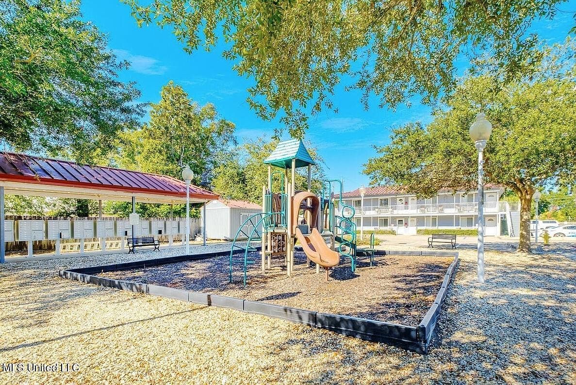 1664 Beach Blvd #74 Biloxi, MS 39531  | Condominium