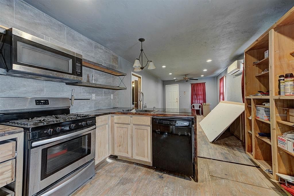 2414 SW 22nd St Oklahoma City, OK 73108  | Single Family