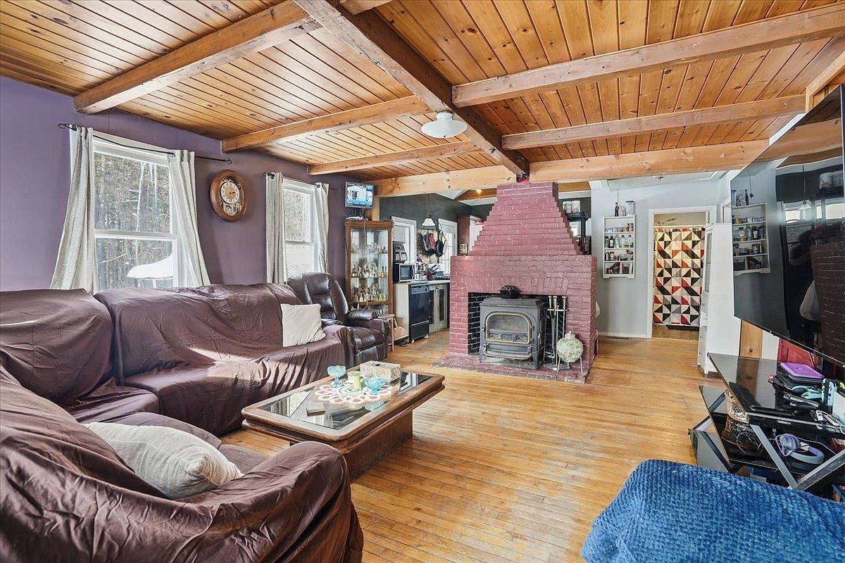 405 Upland St Manchester, NH 03102  | Single Family