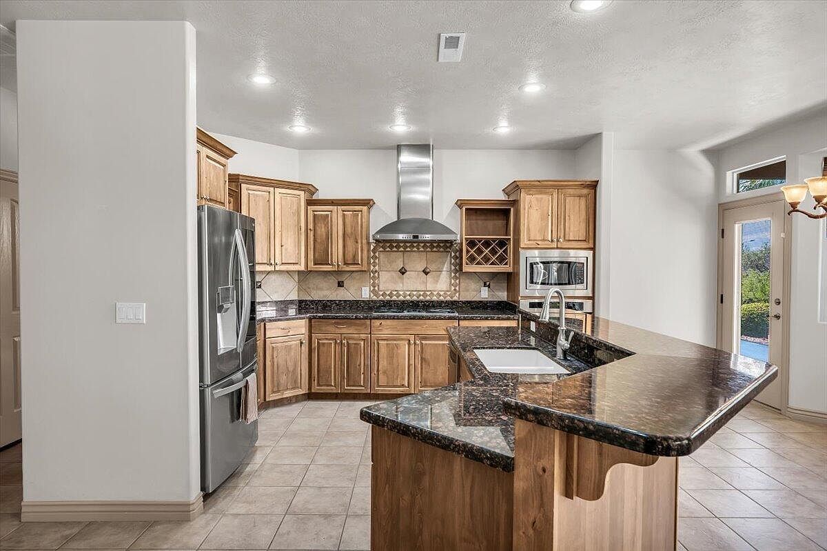 1319 W Red Butte Dr Washington, UT 84780  | Single Family