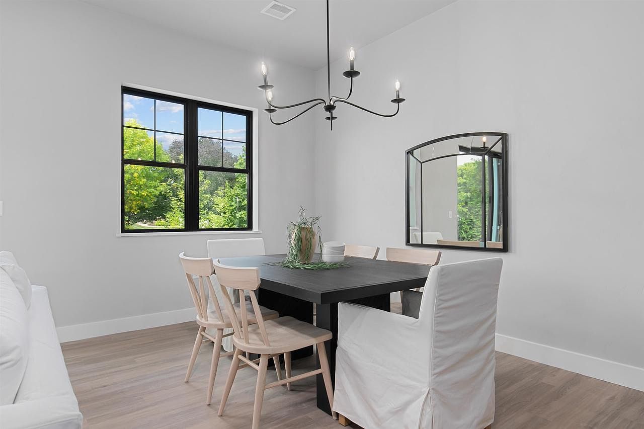 3026 Community Way Menasha, WI 54952 | Condominium