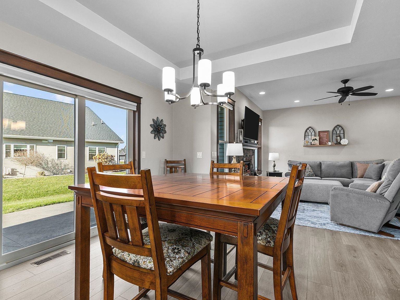 2712 W Fallen Oak Dr Appleton, WI 54913  | Single Family