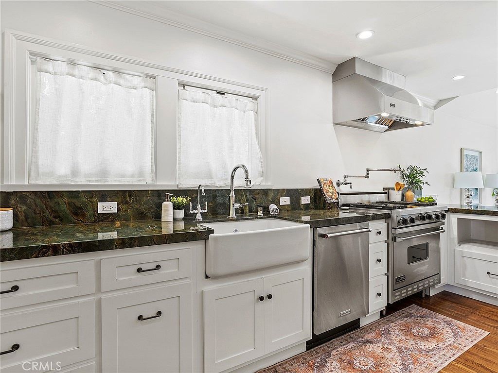 10404 Margate St North Hollywood, CA 91601  | Single Family