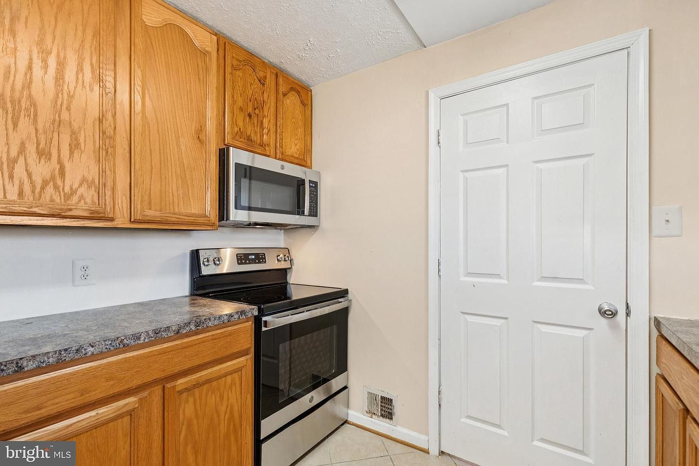 13513 Fitzhugh Ln Woodbridge, VA 22191 | Single Family