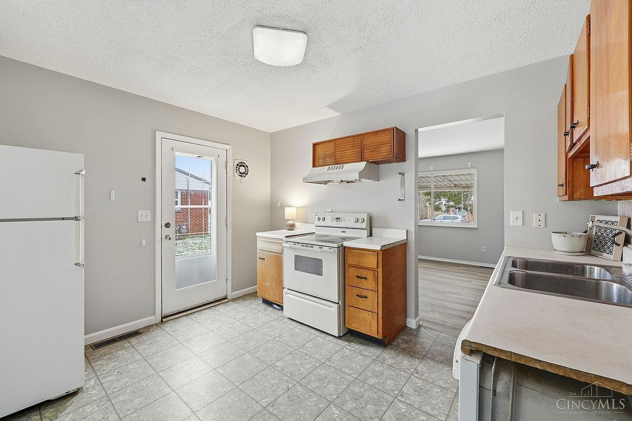 619 Charwood Dr Cincinnati, OH 45244  | Single Family