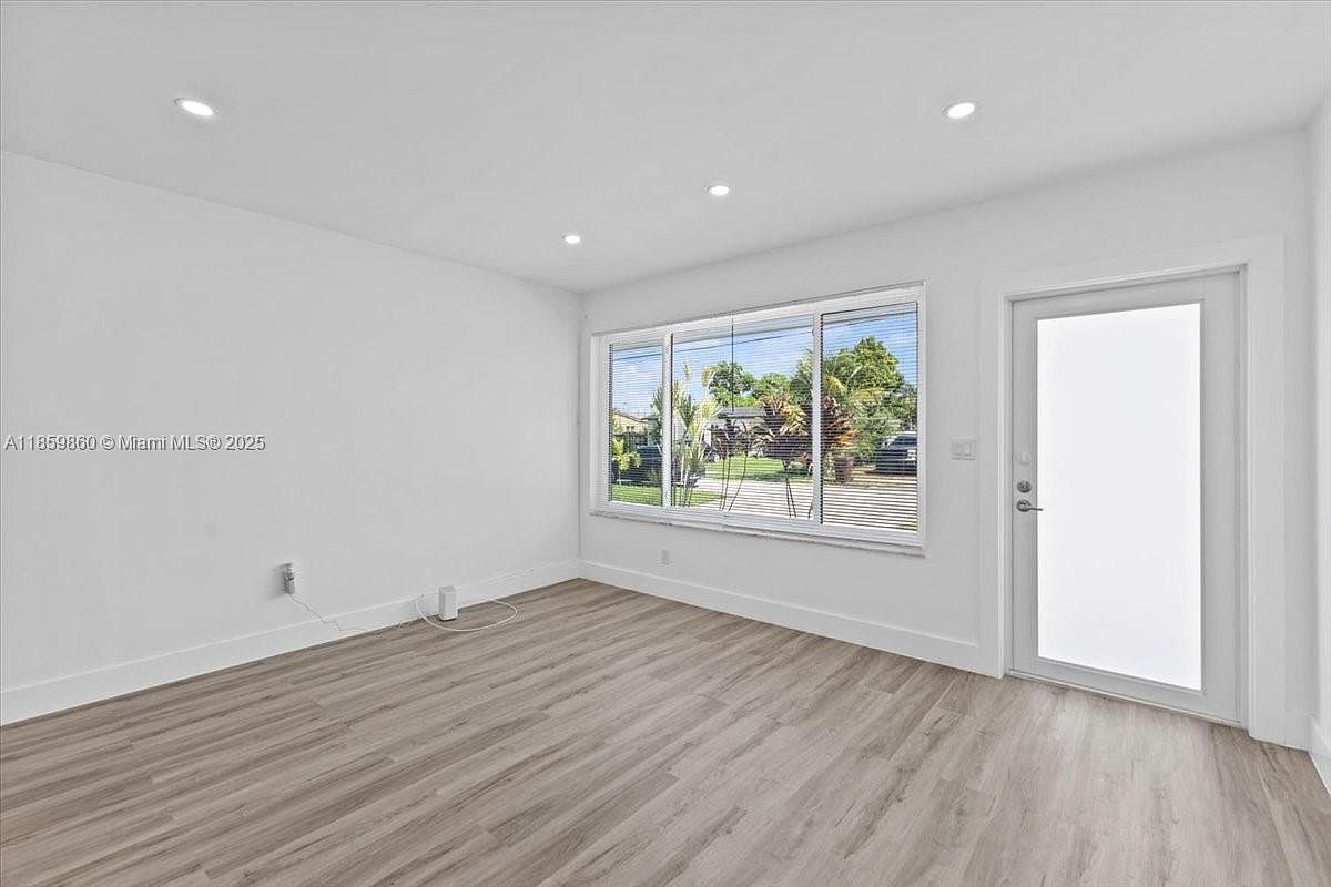 528 W 45th Pl Hialeah, FL 33012  | Single Family