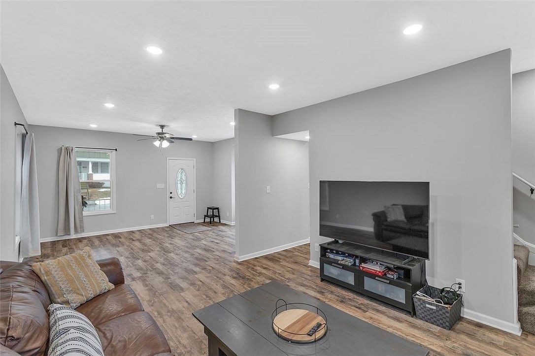 641 1st Ave Ellwood City, PA 16117  | Single Family