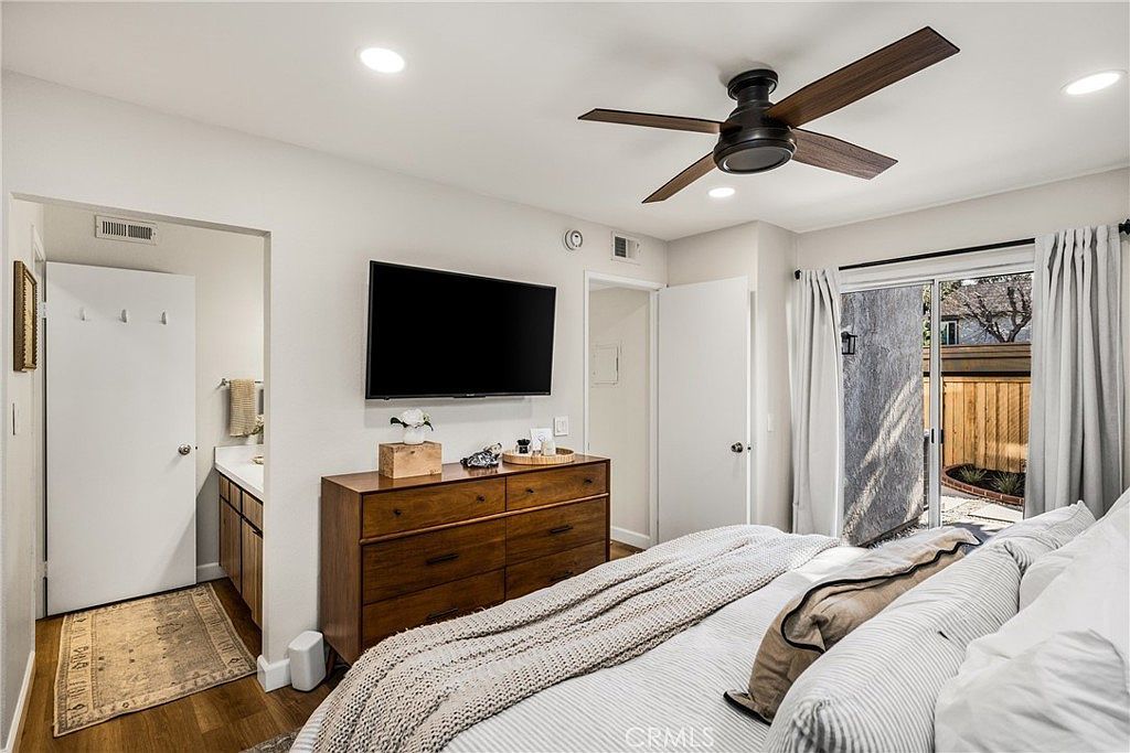 92 Echo Run #34 Irvine, CA 92614  | Condominium