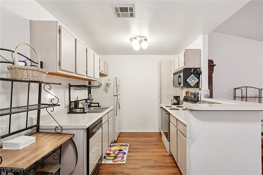 5221 Lindell Rd Unit 202 Las Vegas, NV 89118  | Condominium