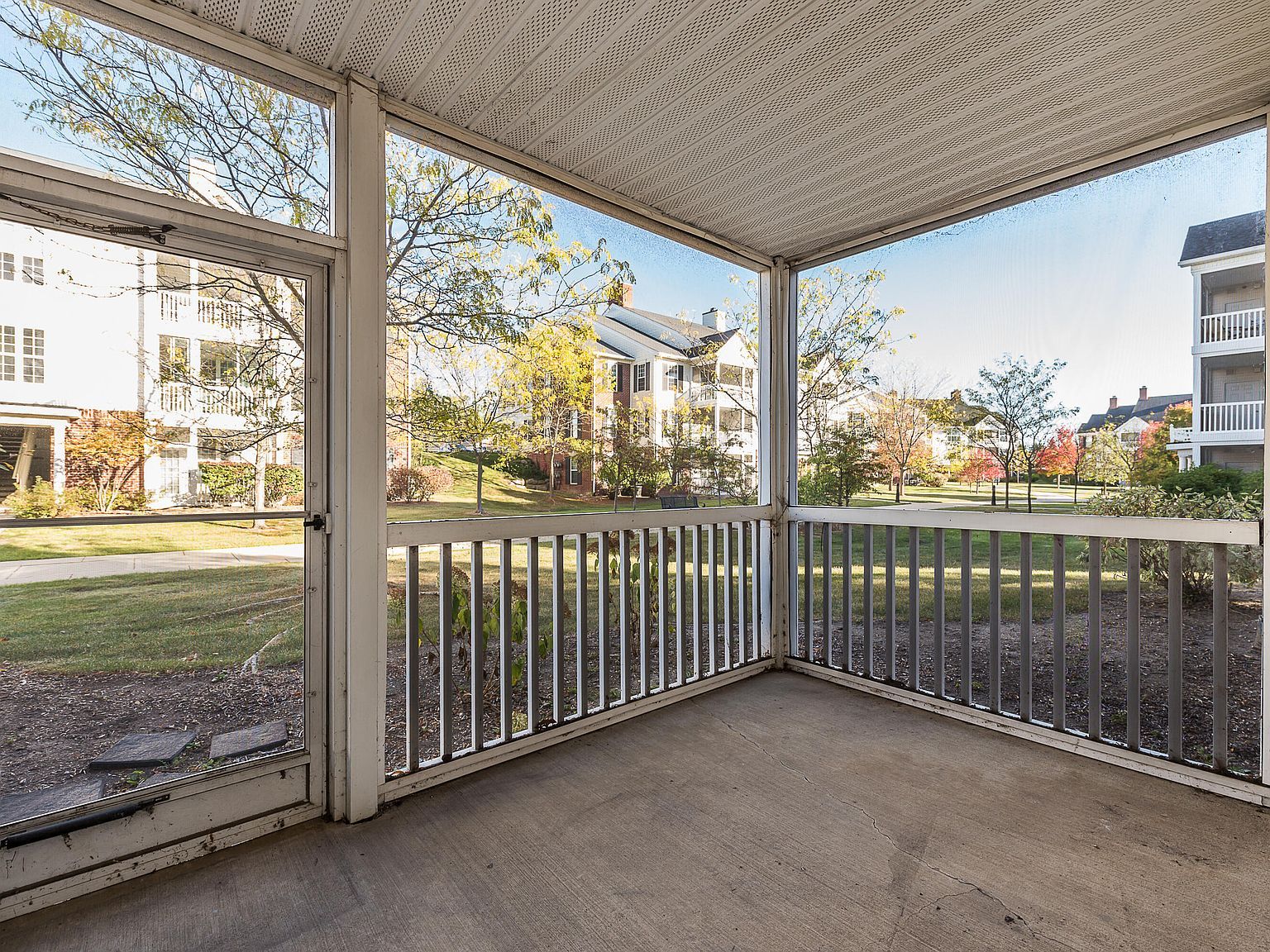 922 W Summerfield Gln Ann Arbor, MI 48103  | Condominium