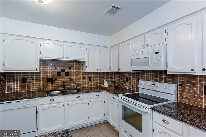 4590 Village Oaks Cir Atlanta, GA 30338  | New build