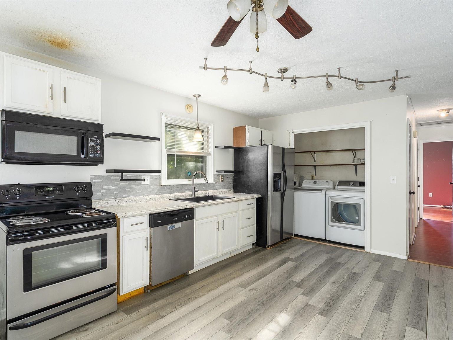 9 Pleasant View Ter Palmyra, VA 22963  | Single Family