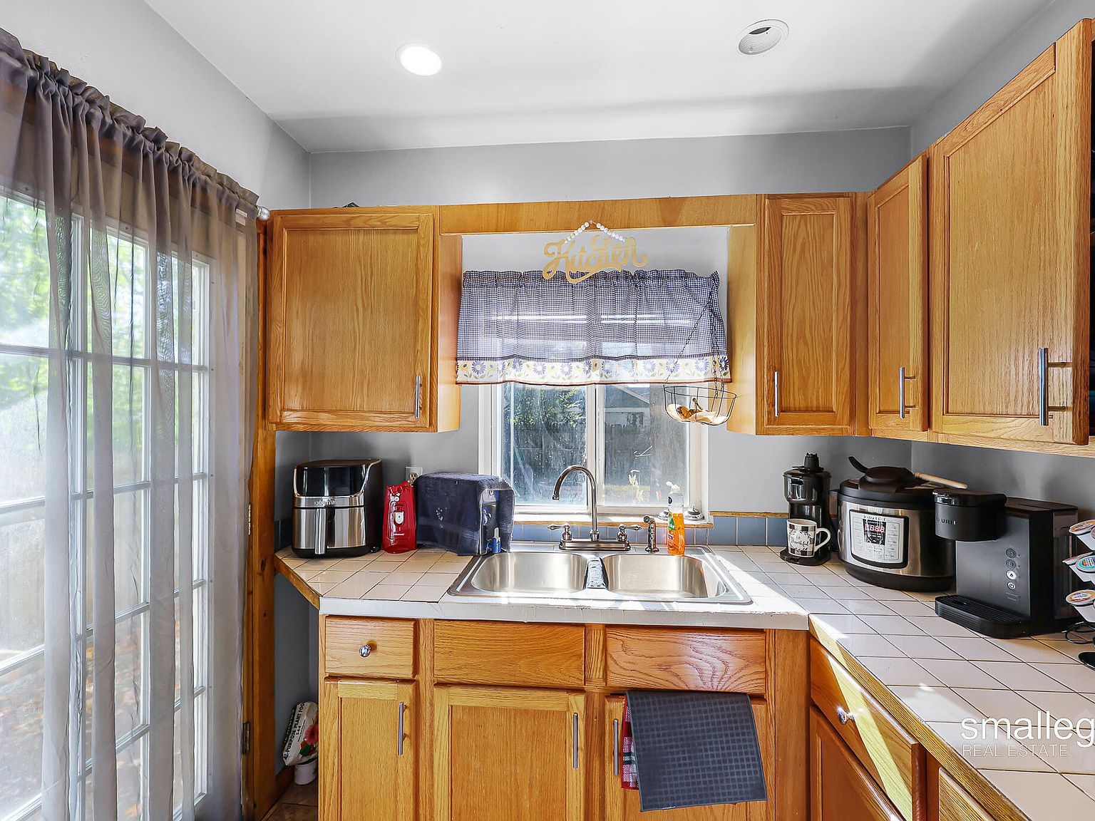 1085 E Larch Ave Muskegon, MI 49442 | Single Family