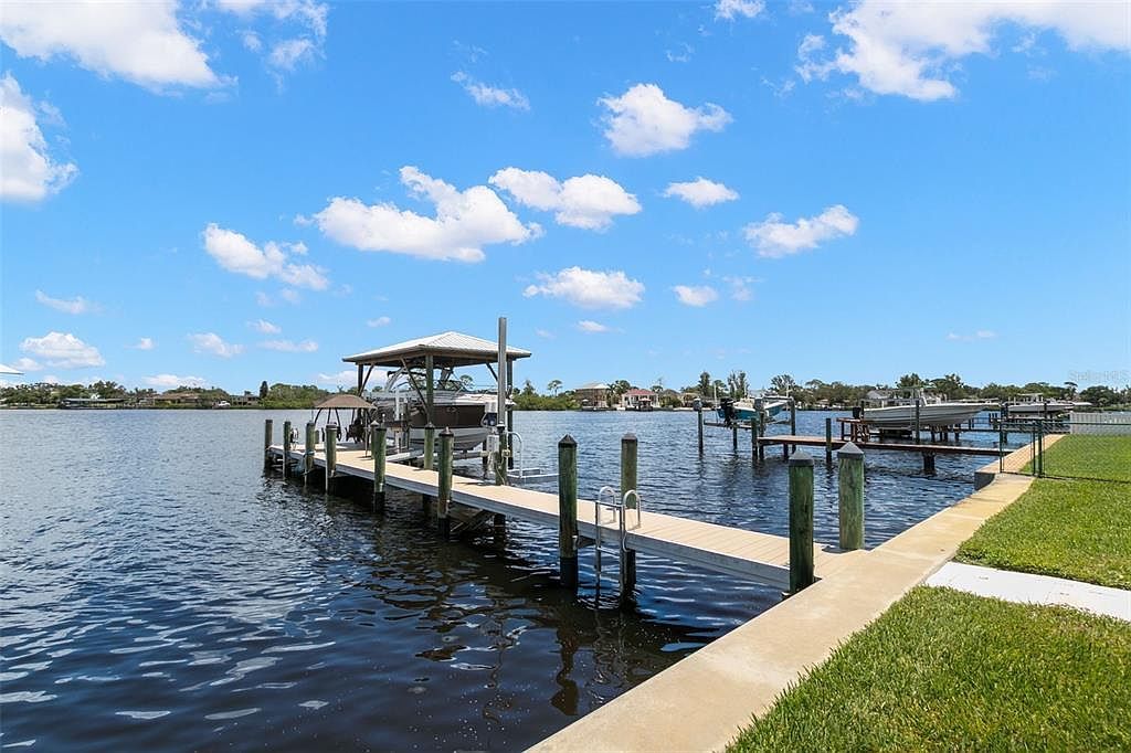 636 Bayshore Dr Tarpon Springs, FL 34689  | Single Family