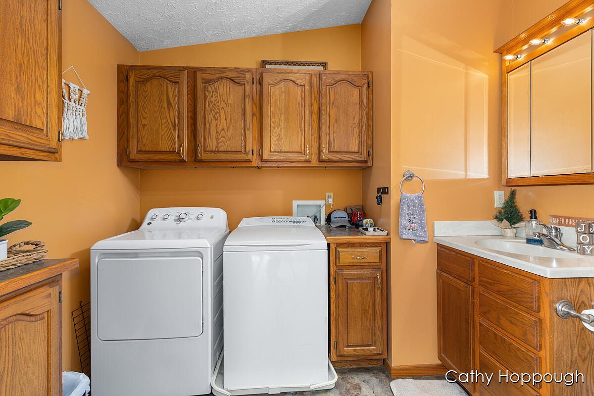 220 N Maple Ave Maple Rapids, MI 48853 | Single Family