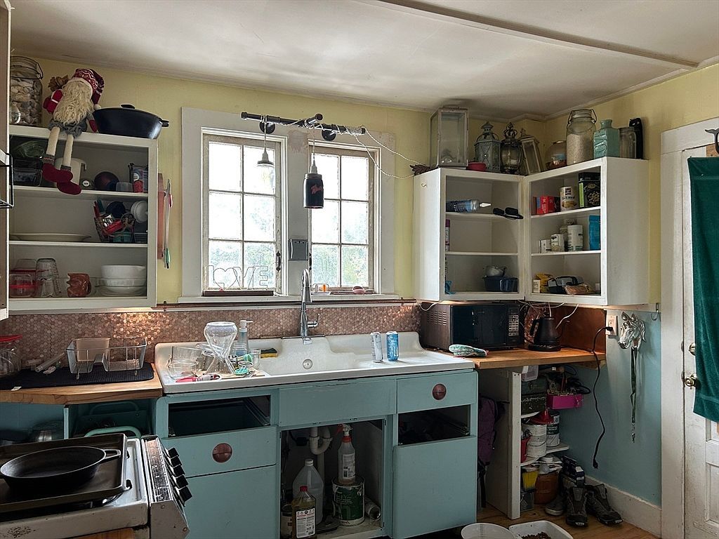 136-140 Church St Cheshire, MA 01225  | Multi Family