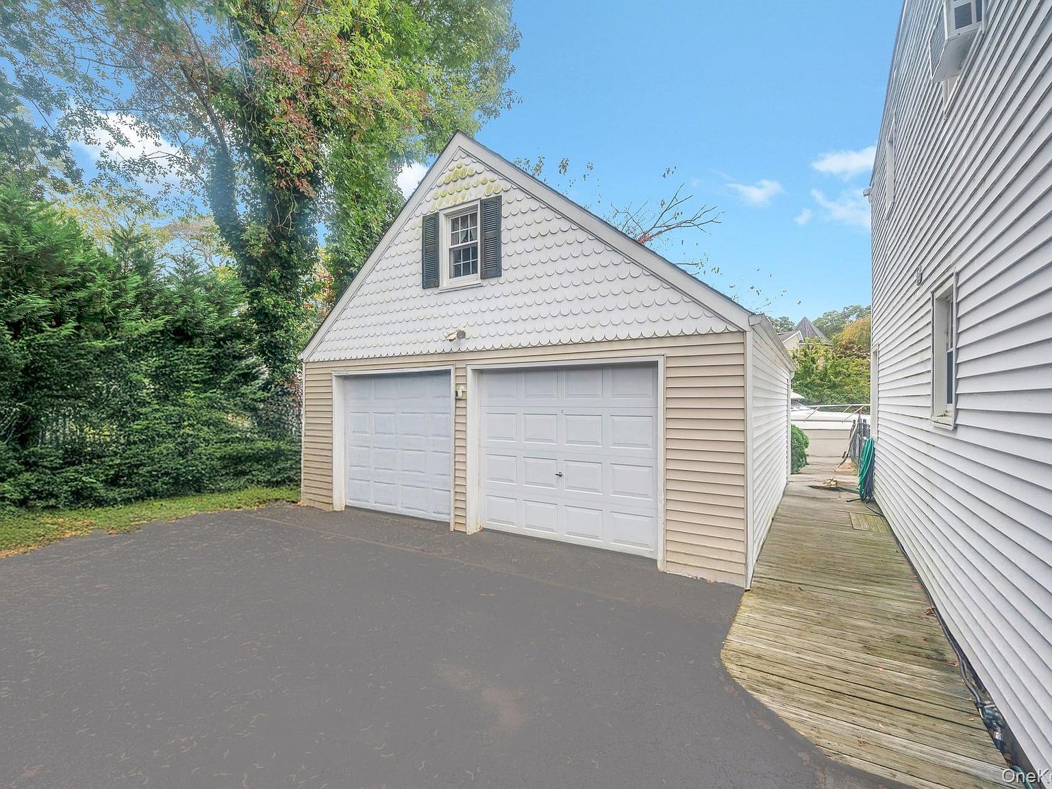 190 Connetquot Dr Oakdale, NY 11769  | Single Family