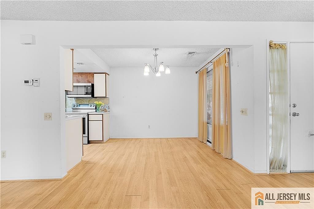 40 Haddon Rd Monroe Township, NJ 08831 | Condominium