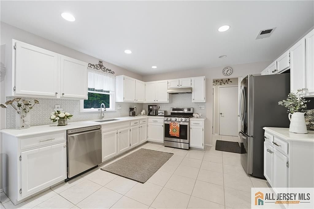 2 Guinevere Rd Monroe Township, NJ 08831 | Single Family