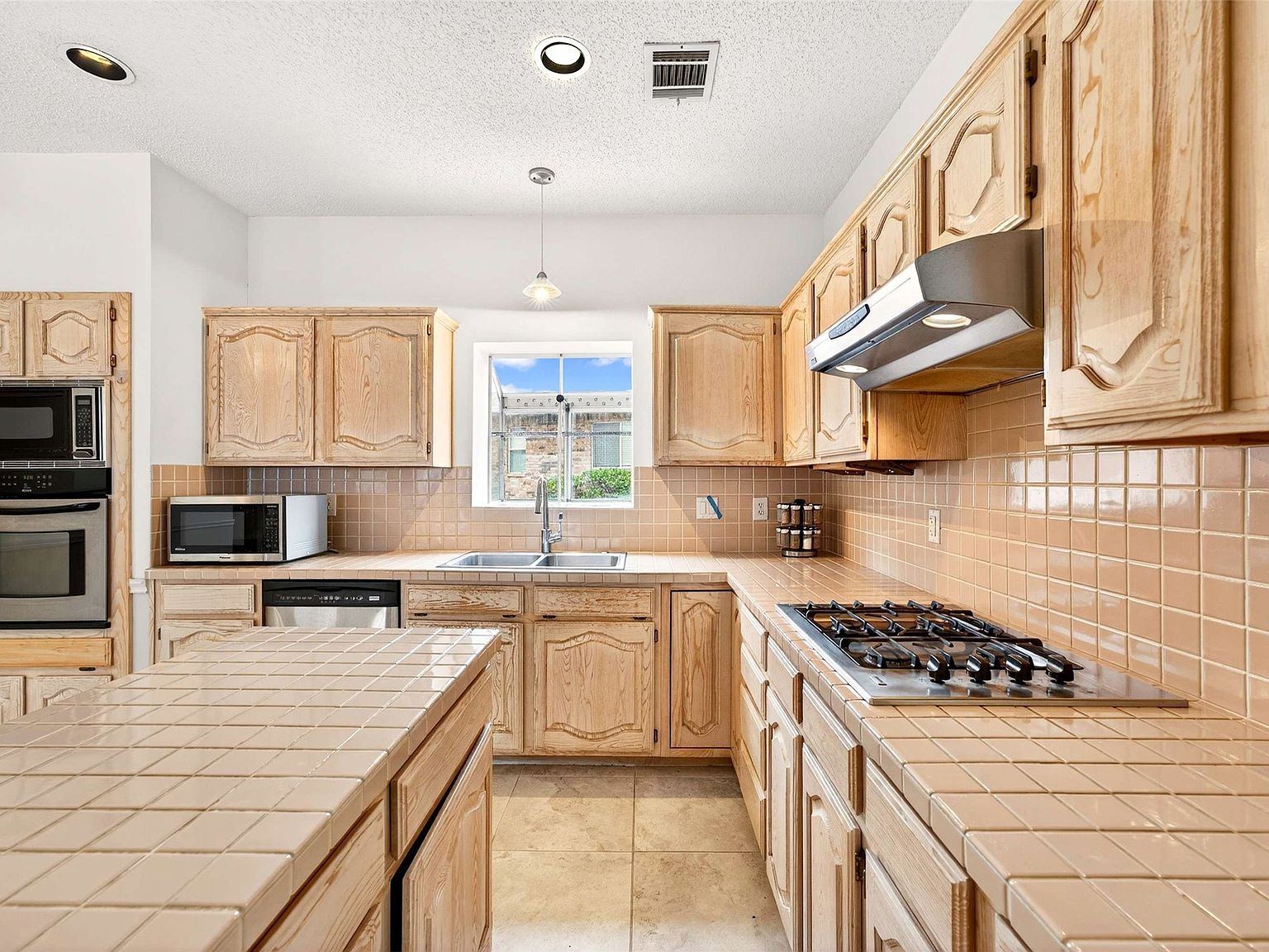 733 Pine Lakes Dr Plano, TX 75025  | Single Family