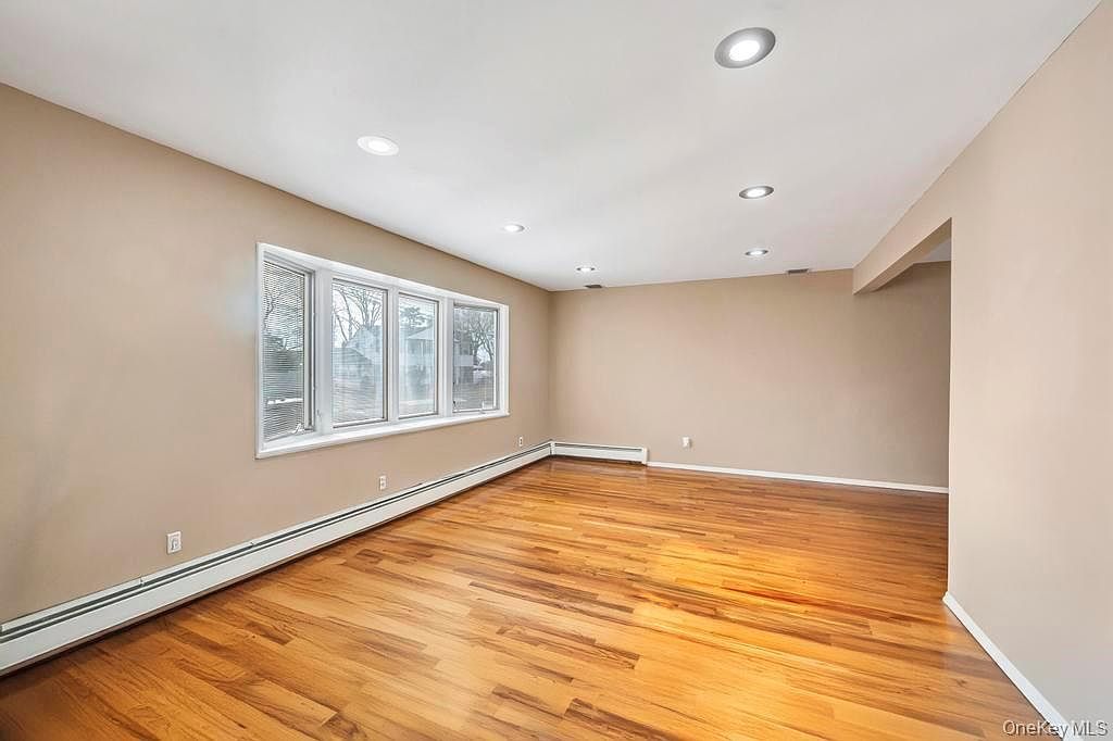 7 Carto Cir Deer Park, NY 11729  | Single Family