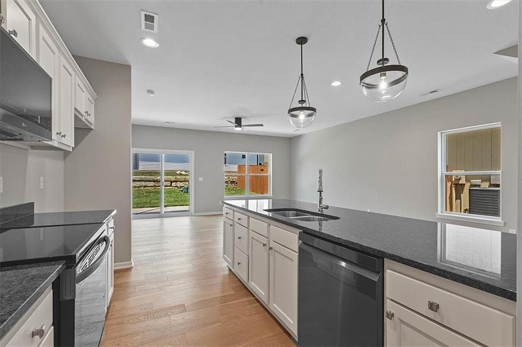 7808 NW 122nd St Kansas City, MO 64163  | Single Family