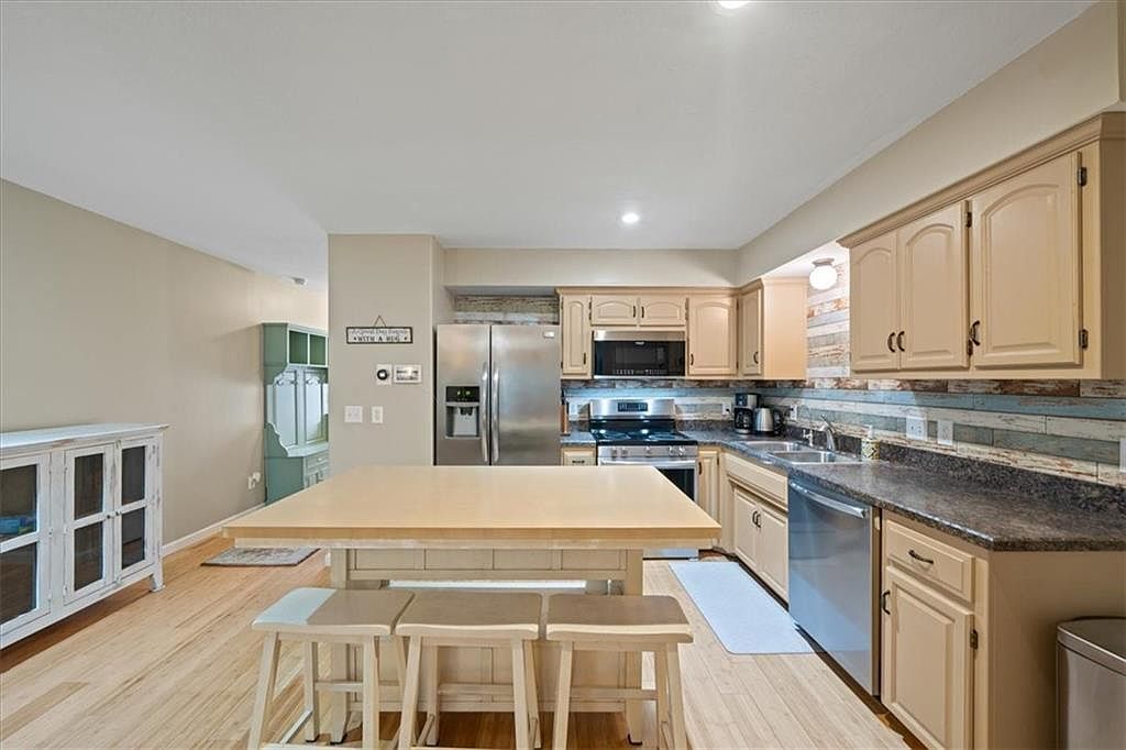 4038 N Hardesty Ave Kansas City, MO 64117  | New build