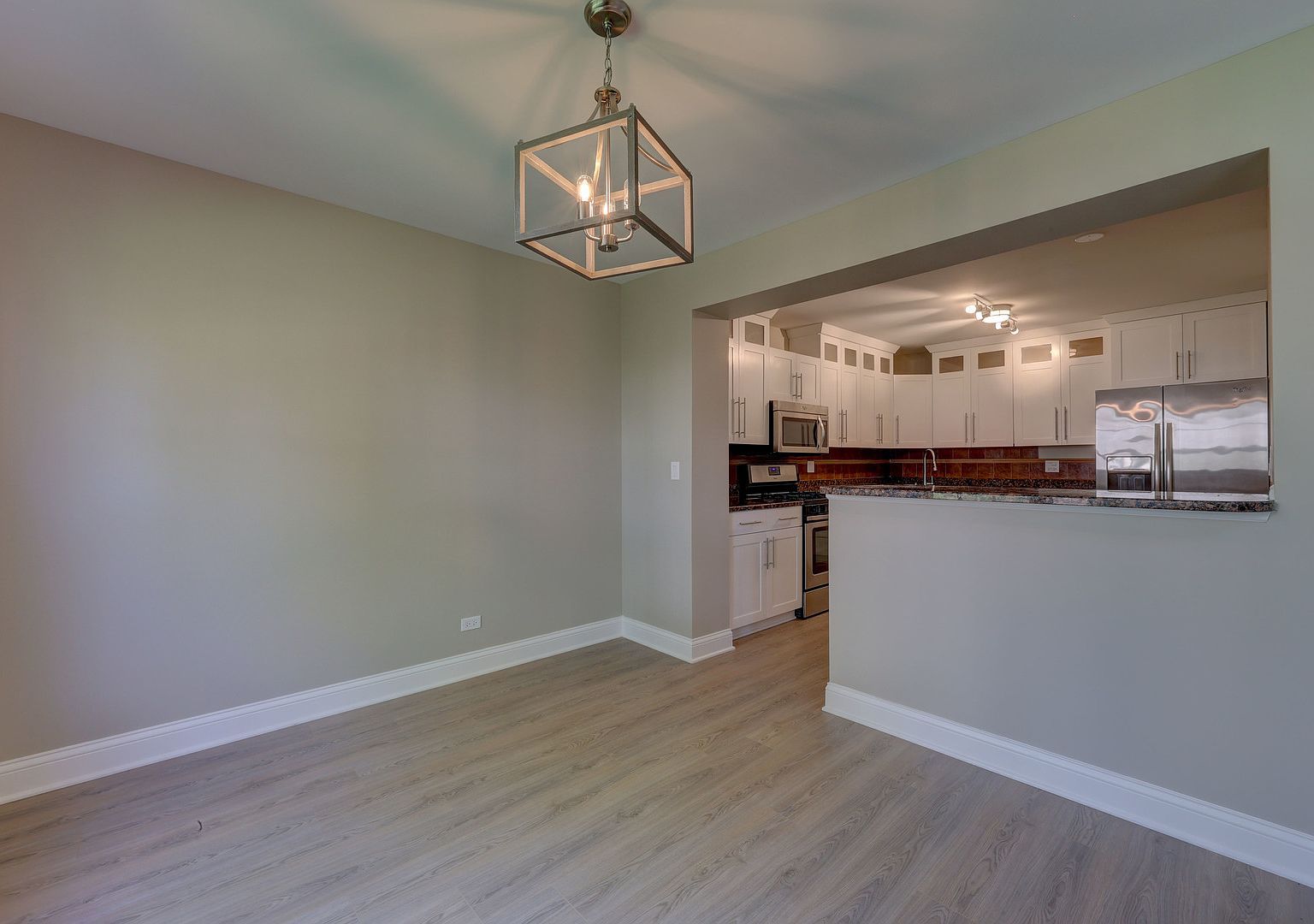 195 Island Ct #195 Schaumburg, IL 60193  | Condominium