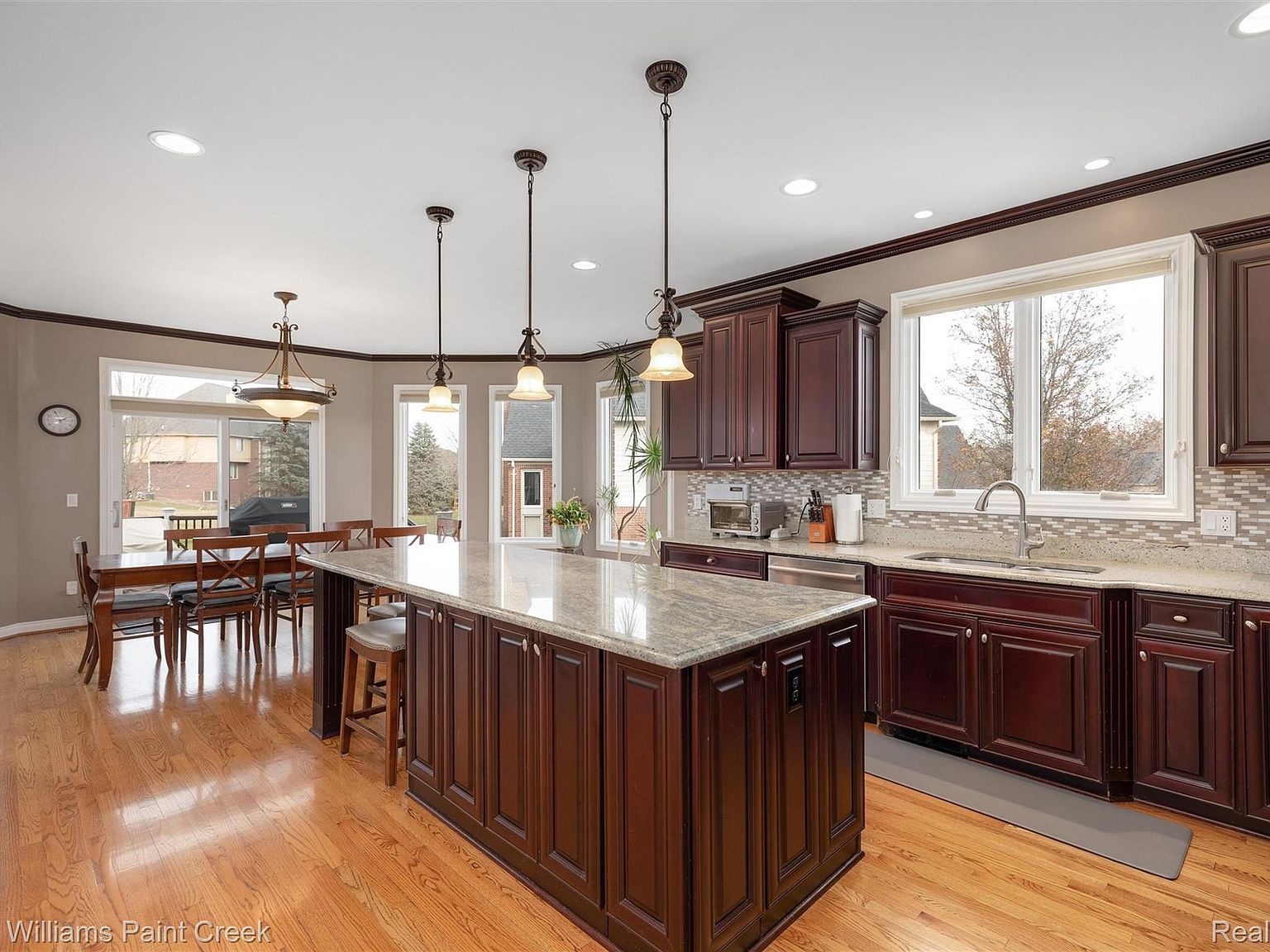 676 Majestic Rochester Hills, MI 48306  | Single Family