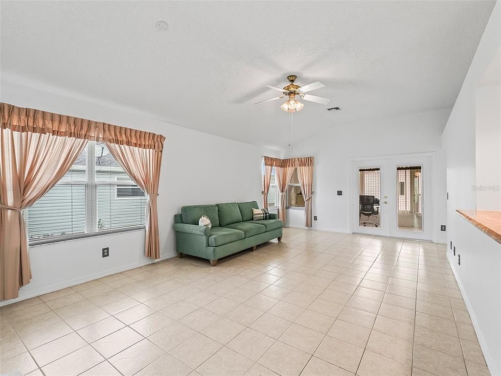 1142 W Boone Ct Lady Lake, FL 32159  | Single Family
