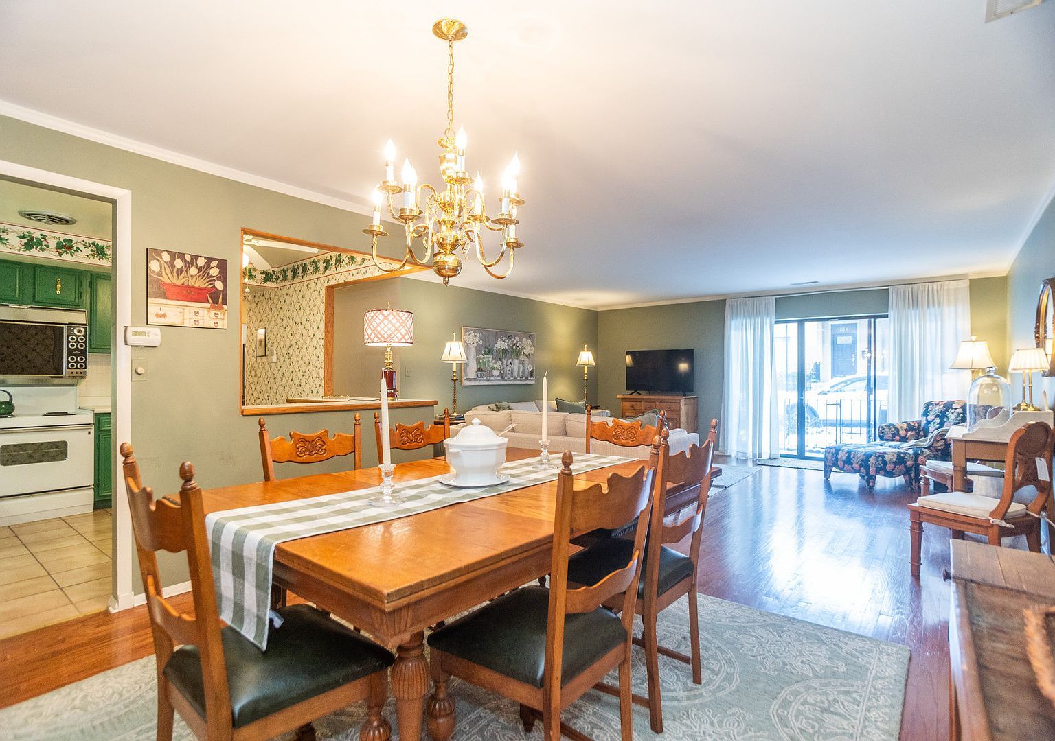 221 N Kenilworth Ave APT 109 Oak Park, IL 60302  | Condominium