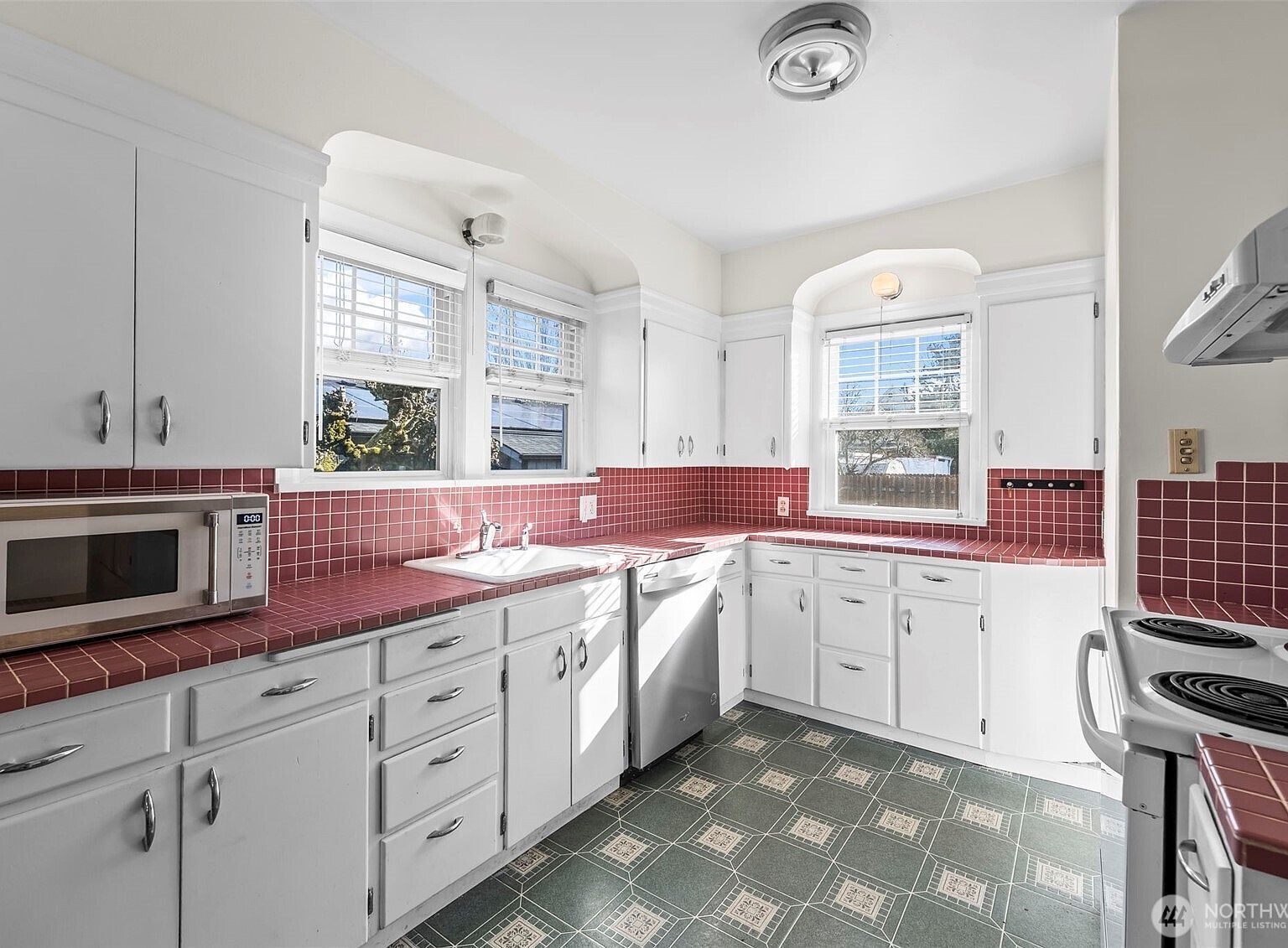 327 5th St SW Puyallup, WA 98371  | Single Family