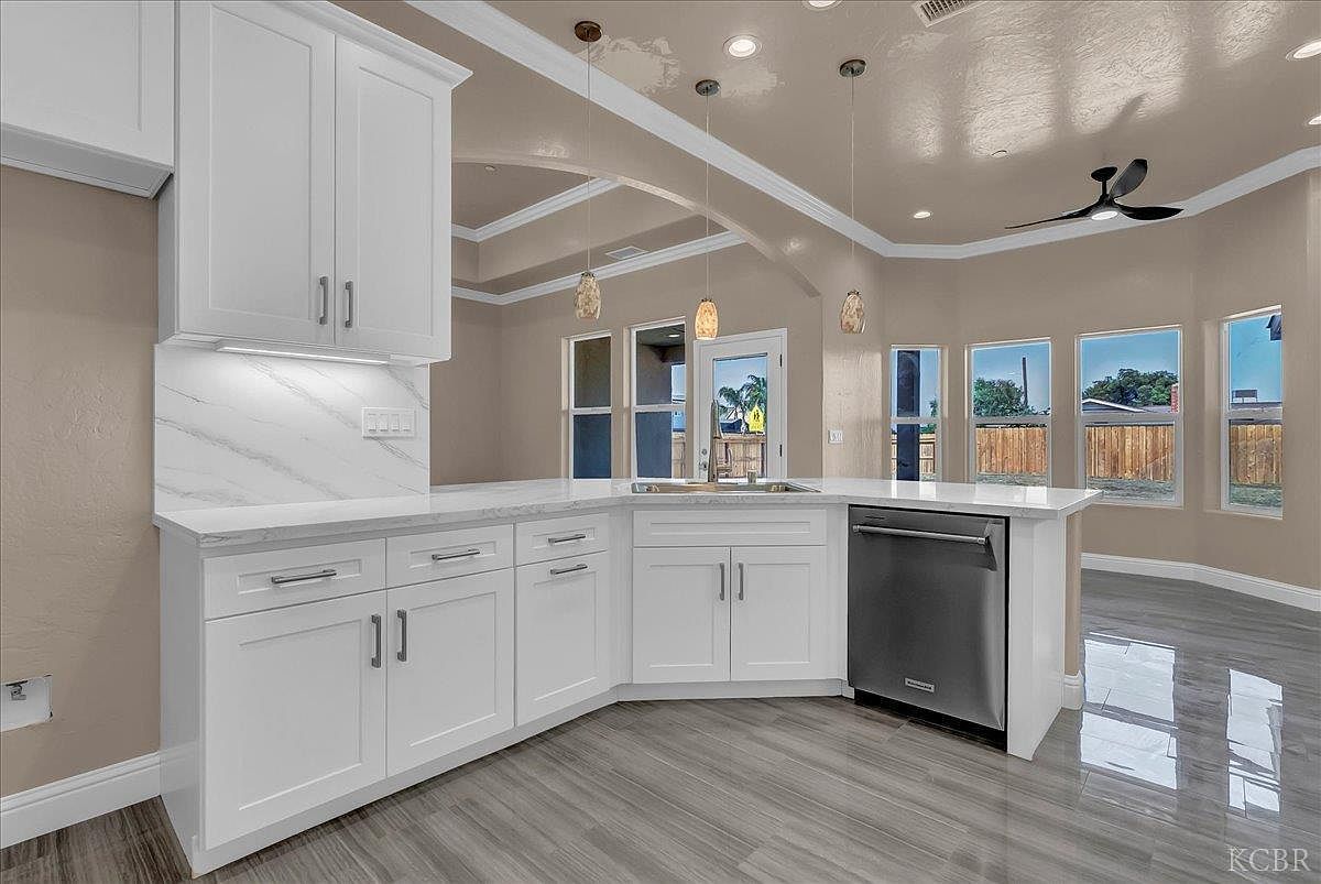 2210 N Douty Hanford, CA 93230  | Single Family