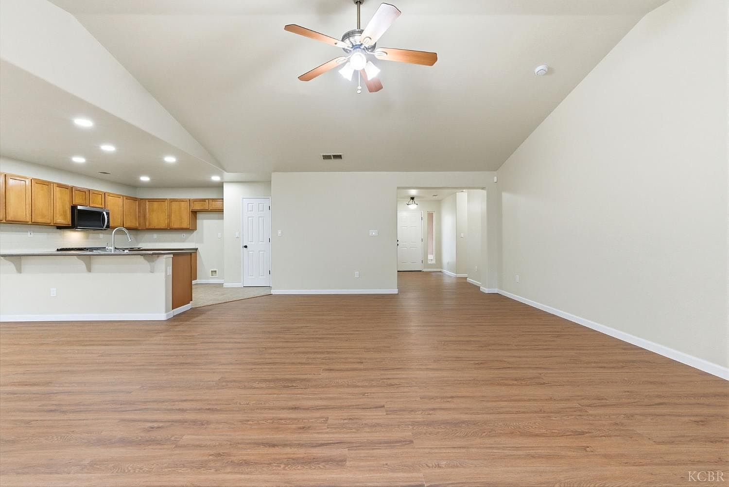 1975 W Tudor Ln Hanford, CA 93230  | Single Family