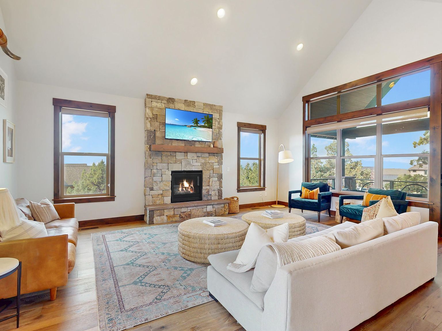 16078 SW Hope Vista Dr Powell Butte, OR 97753  | Single Family