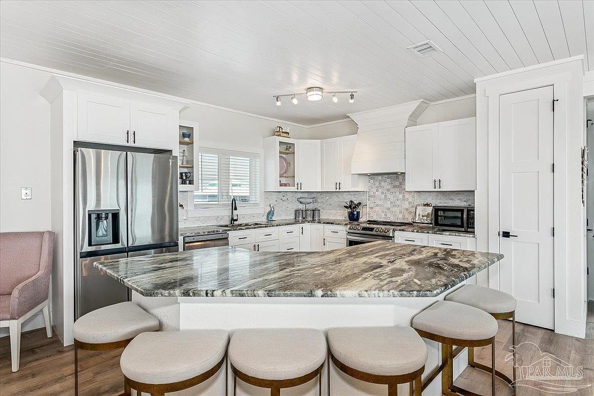 7515 Gulf Blvd Navarre, FL 32566  | Single Family