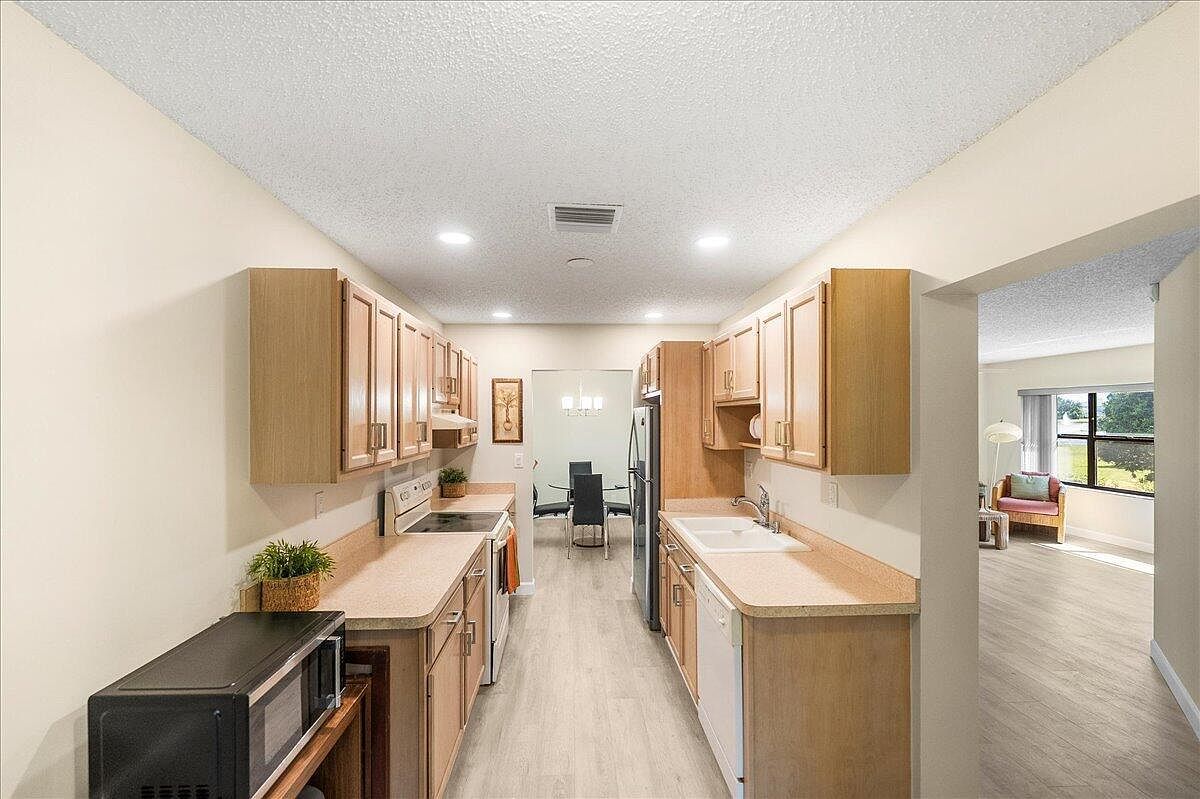 1775 S Dovetail Dr #R Fort Pierce, FL 34982  | Condominium