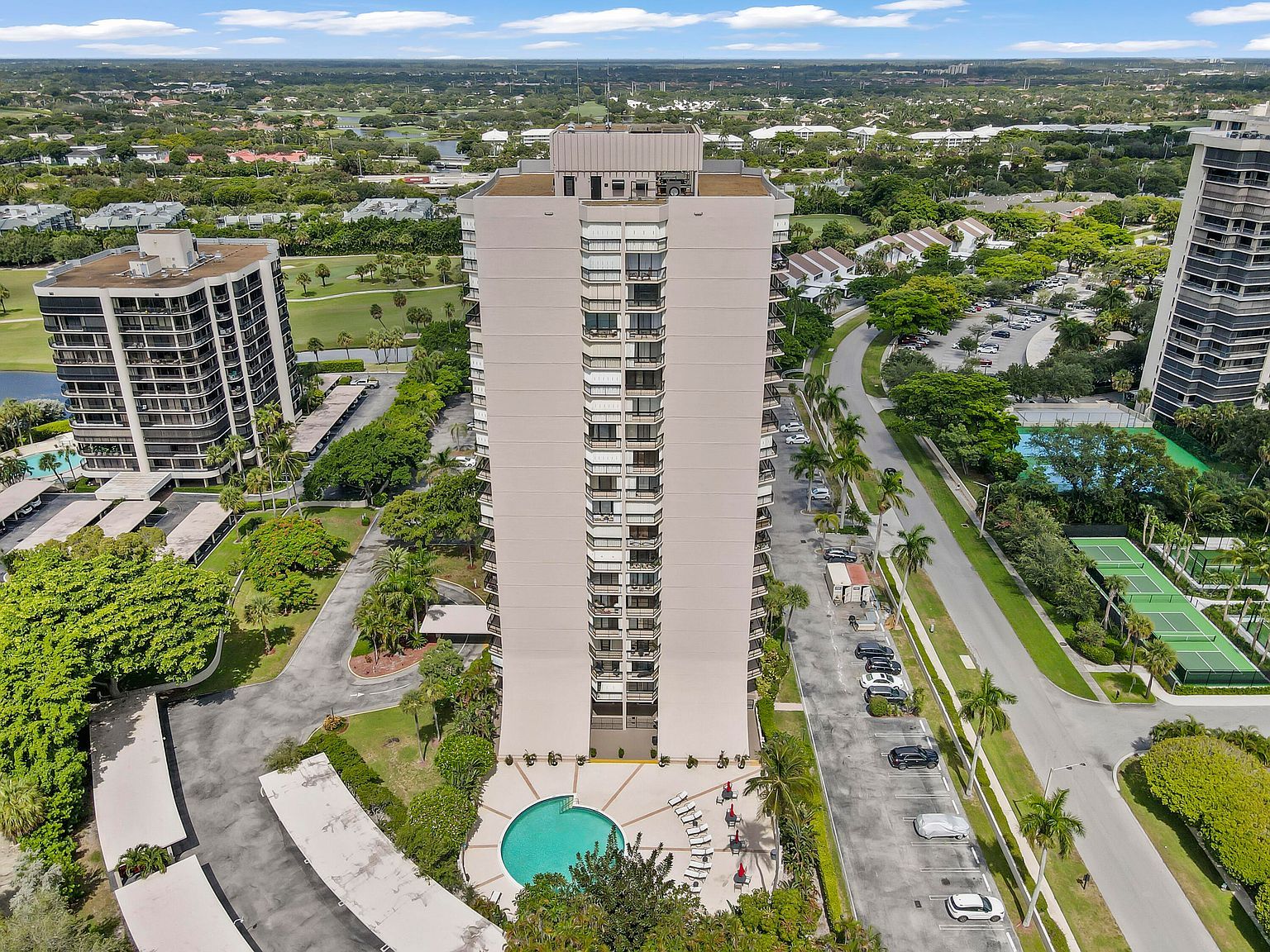 2425 Presidential Way APT 1006 West Palm Beach, FL 33401 | Condominium