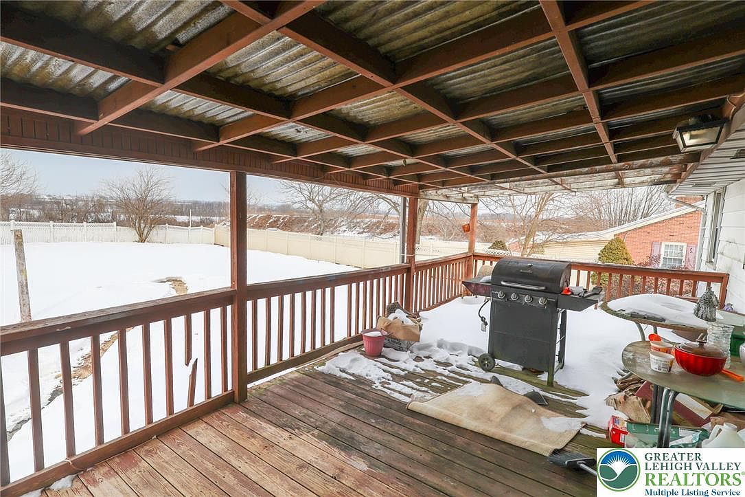 916 Race St Catasauqua, PA 18032  | Single Family