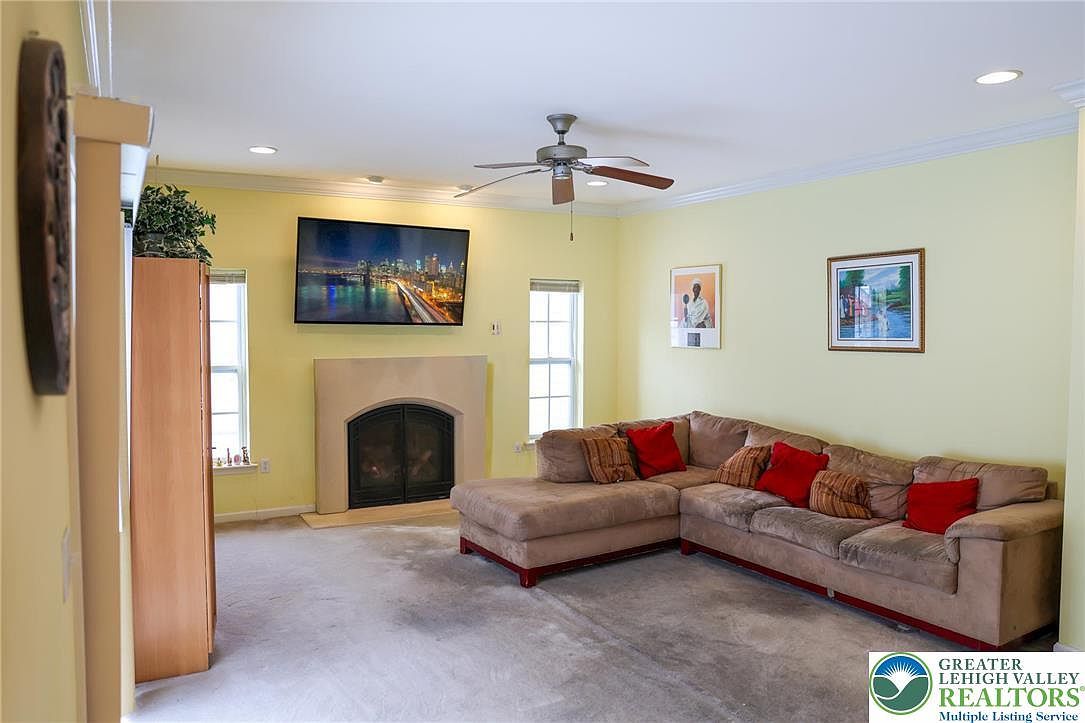 5129 Hemlock Ln Tamiment, PA 18371  | Single Family