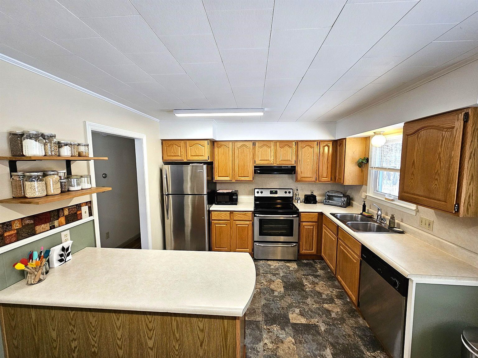 92 Pine St Newport, VT 05855 | Single Family