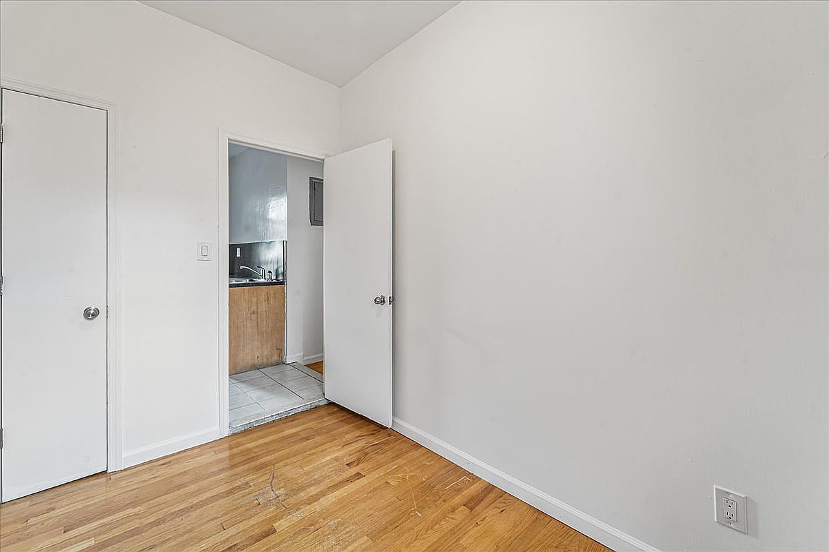 21-37 33rd St #3D Astoria, NY 11105  | Condominium
