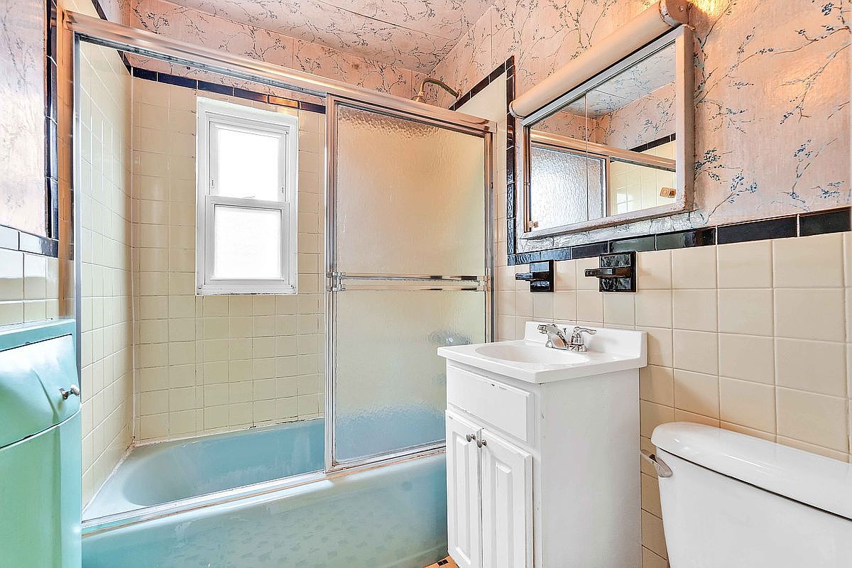 5012 Utopia Pkwy Flushing, NY 11365  | Single Family