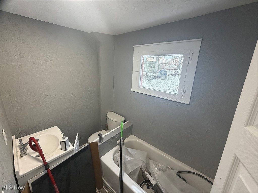 1138 7th Ave Akron, OH 44306  | Single Family