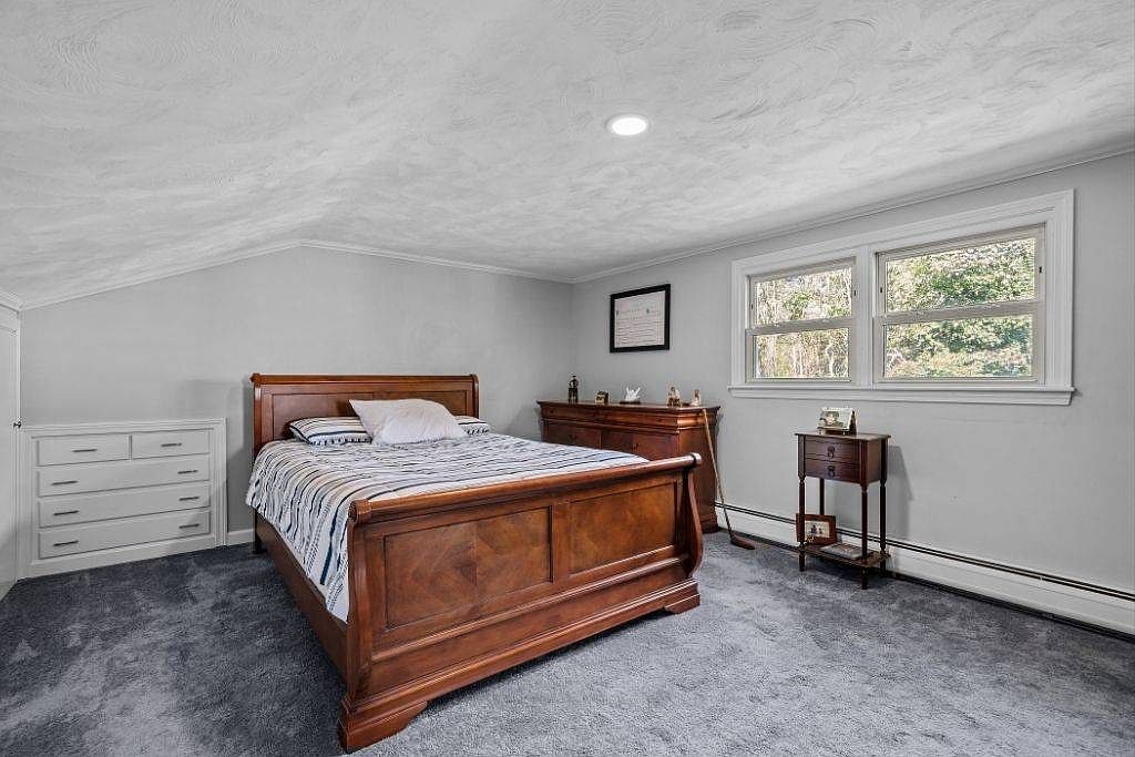 79 Hopeworth Ave Bristol, RI 02809 | Single Family