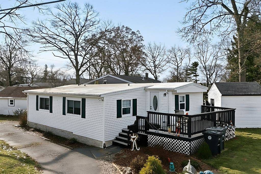 27 Mead St Coventry, RI 02816  | Single Family