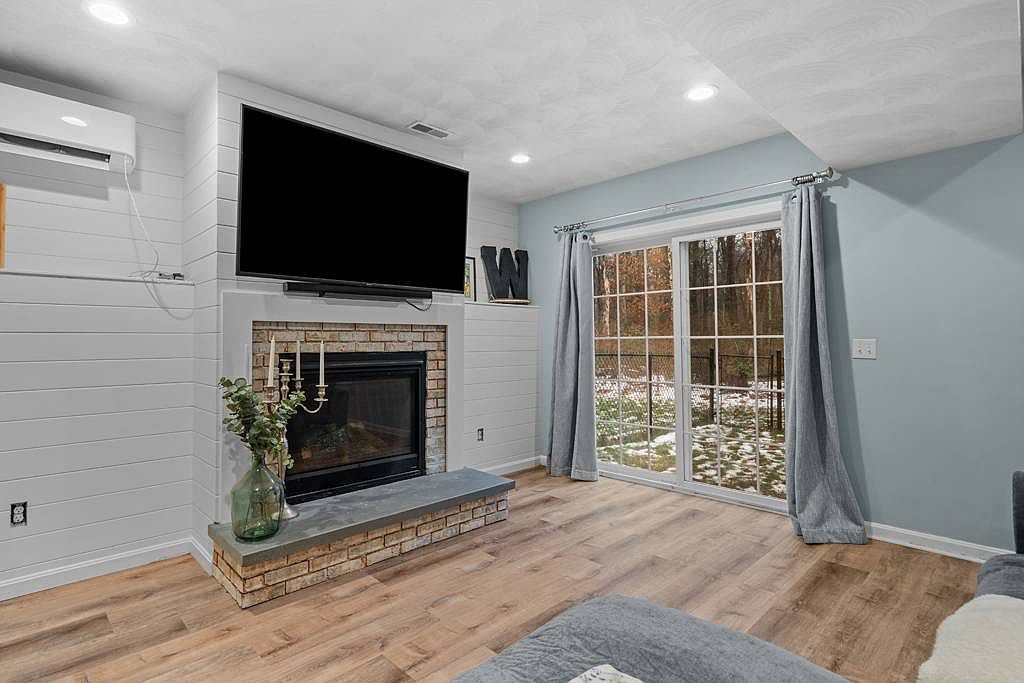 14 Pray Hill Rd Glocester, RI 02814  | Single Family