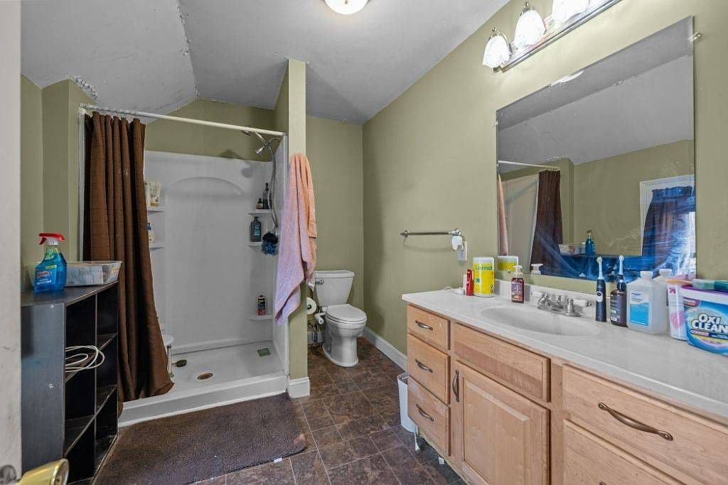 9 Hammond St Putnam, CT 06260  | Single Family