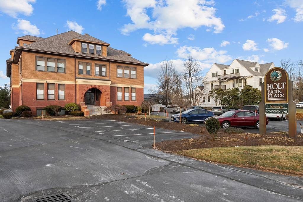 110 South Ave APT 4 Whitman, MA 02382  | Condominium